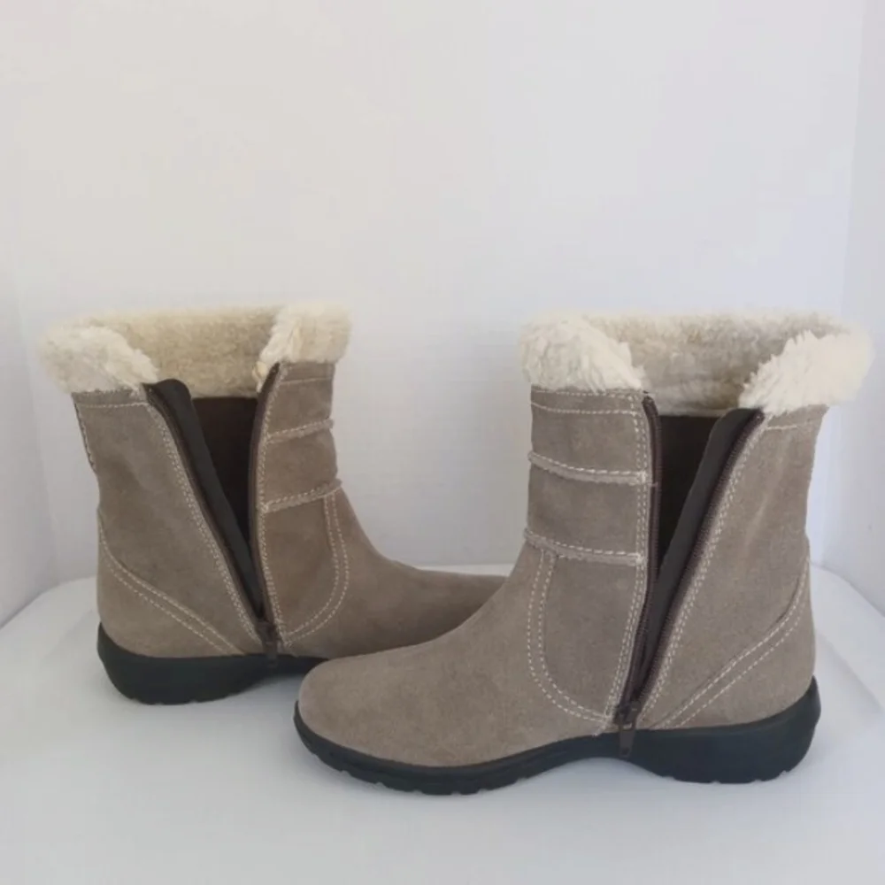 CLARKS Suede Sheba Newton Boots Taupe Color Womens Size 7